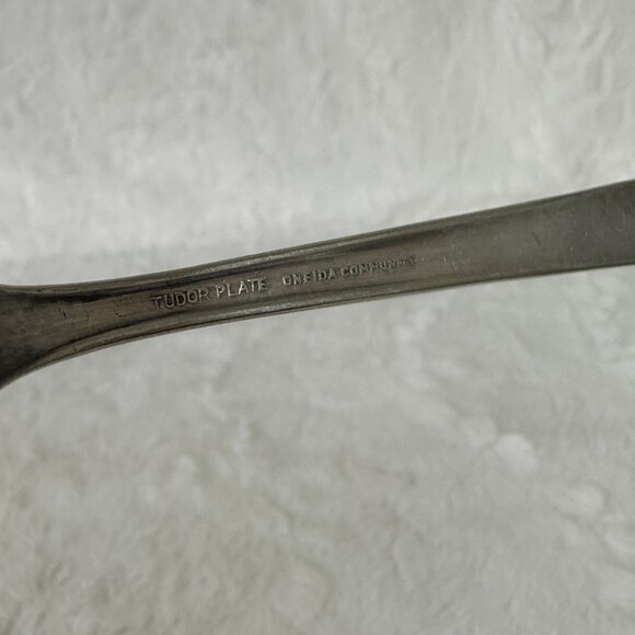 1932 Friendship Medality Silverplate Oneida Tudor Rogers Community Large Spoon - Picture 3 of 4